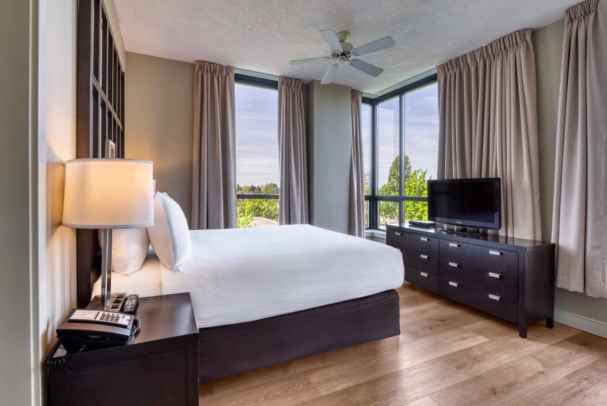 Hotel Oswego